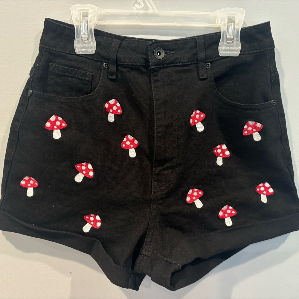 Hot Topic shorts